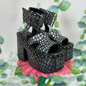 Demonia camel 102 women’s size 7 platform sandals